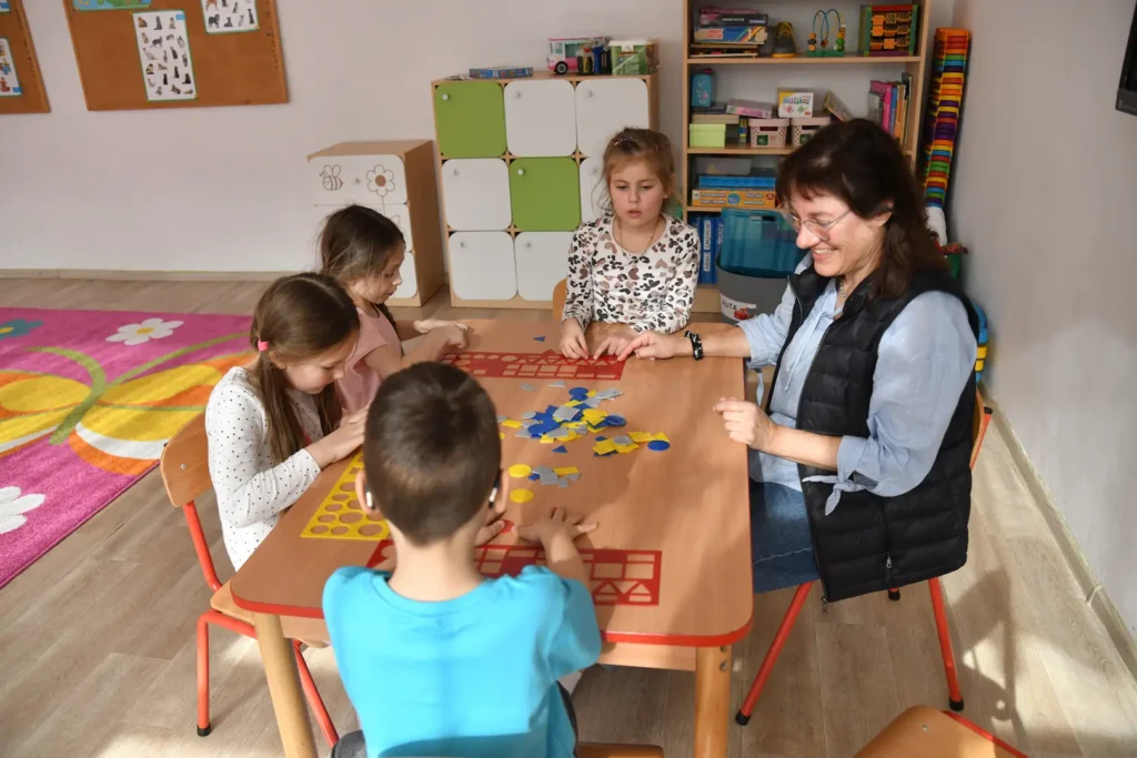 Zajęcia z motoryki małej w Przedszkolu Michałek.