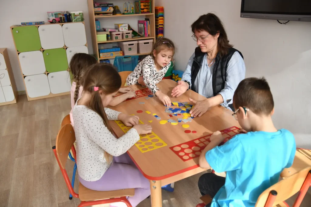 Zajęcia z motoryki małej w Przedszkolu Michałek.